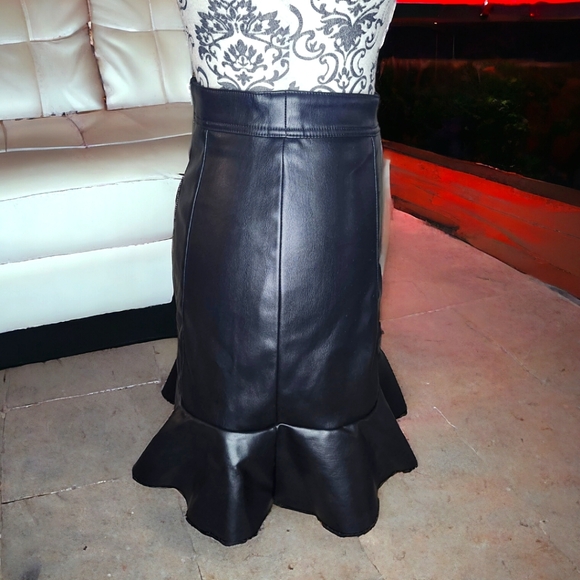 DIVIDED by H&M Leatherette Black Mini Skirt- 2 - Picture 3 of 5